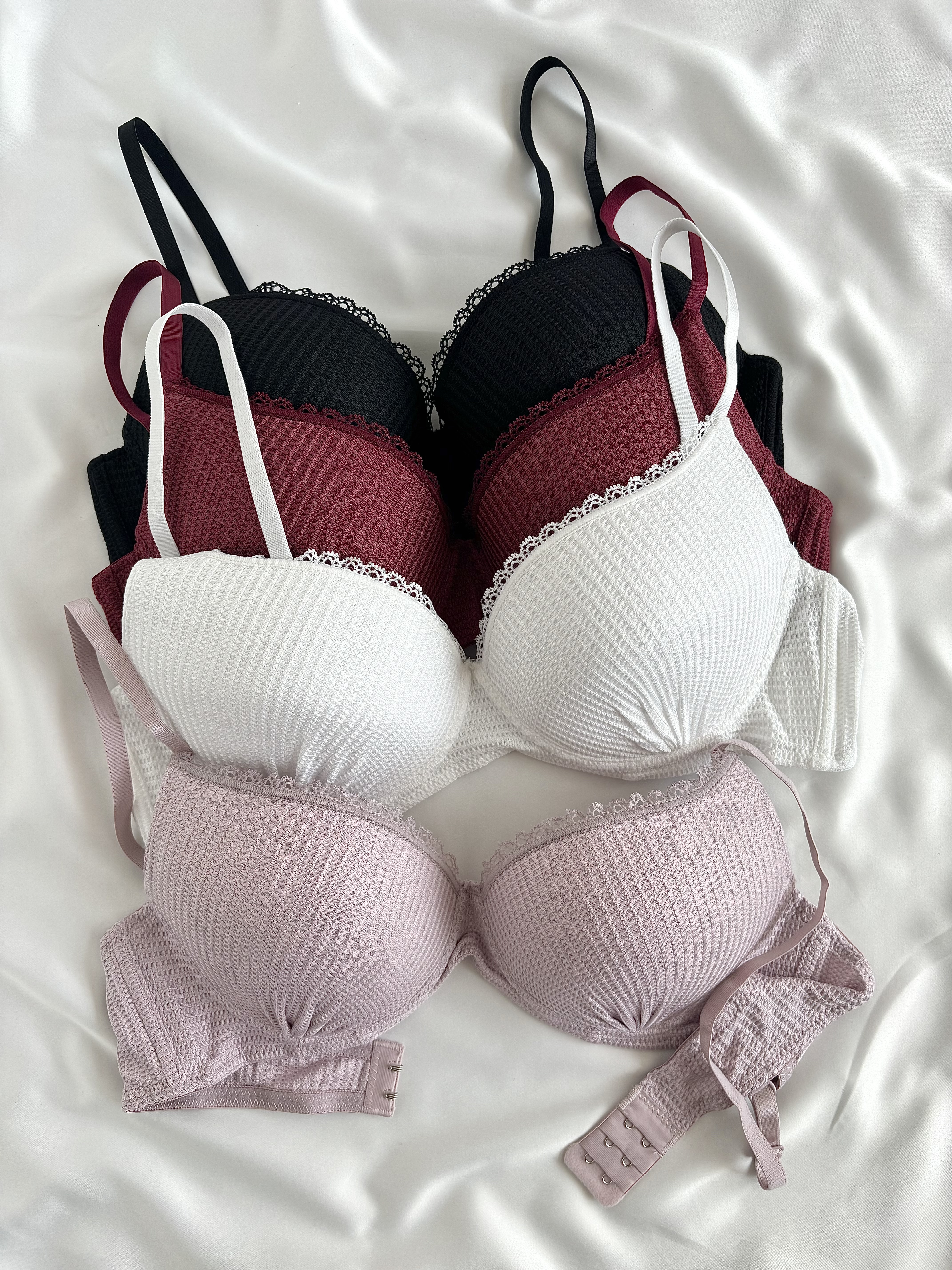 سوتین کد۷۳۸۲